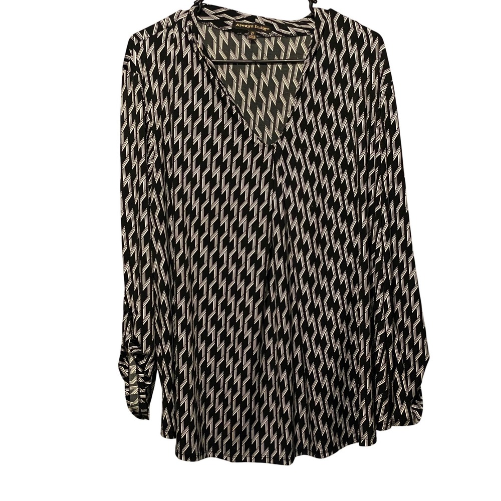 Always Indigo Womens 2X Blouse Black White Geometric Zigzag Roll Tab V-Neck Top